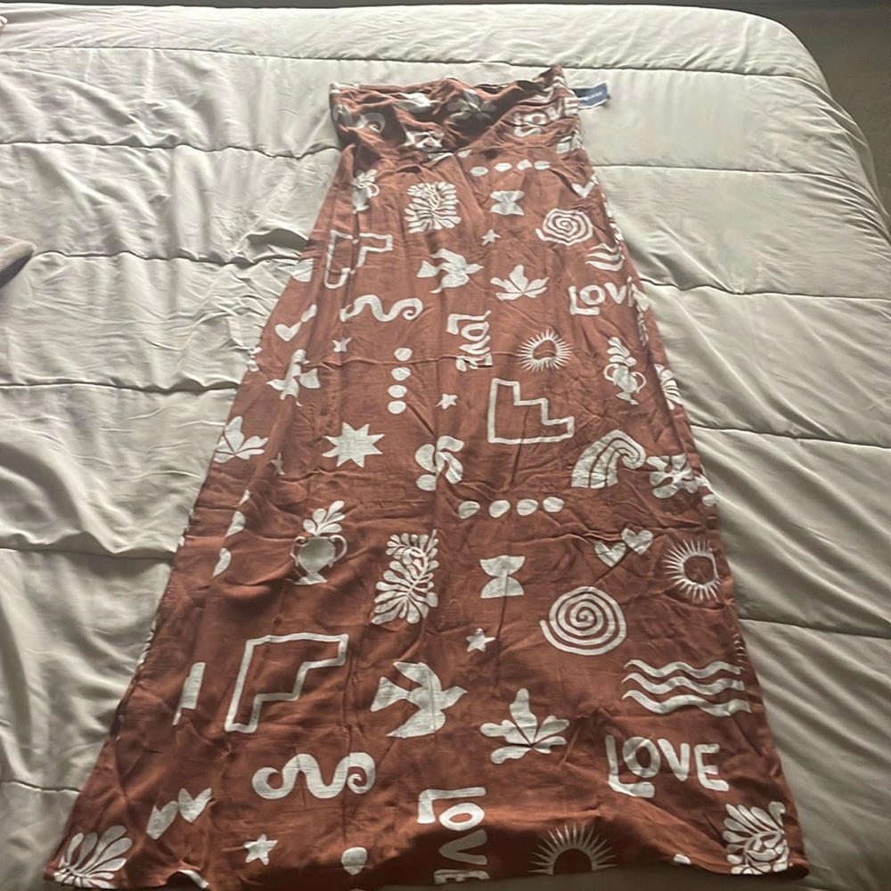 Paper Heart Linen Blend Maxi Dress in Brown/White
Size Medium
*NEW WITH TAGS*
